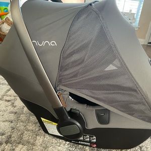 Nuna pipa car seat with base( Nuna pipa lite lx )